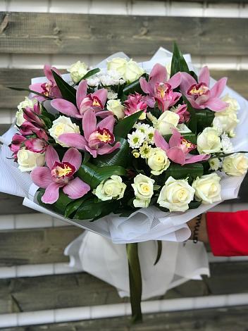 Букет цветов из: Розы и Хризантемы в Старогладовской