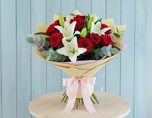 Букет цветов из:  Лилии и Розы в Старогладовской