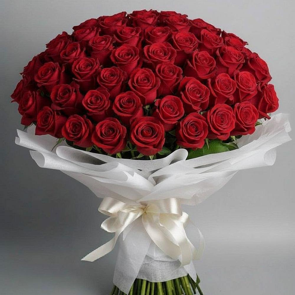 Букет 101 Красная роза Блэк Мэджик в Старогладовской