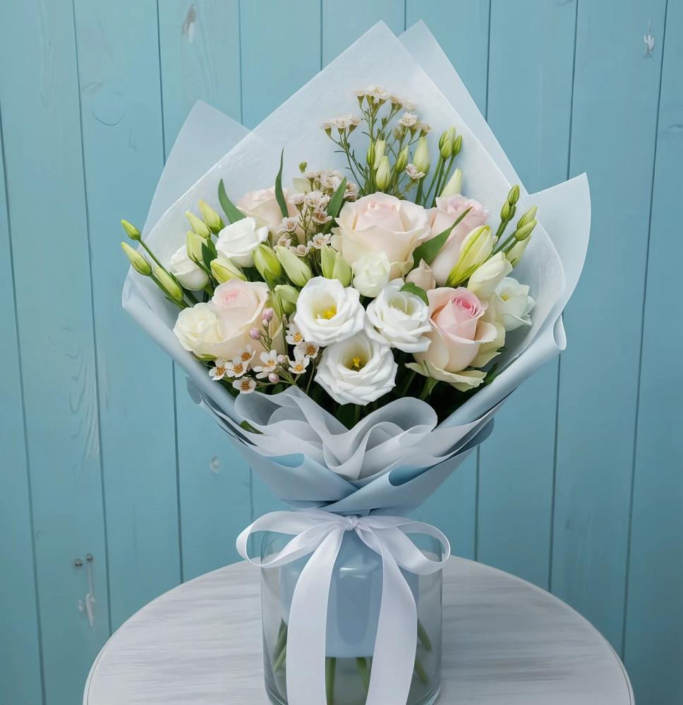 Букет цветов из: Розы и Лизиантусы в Старогладовской