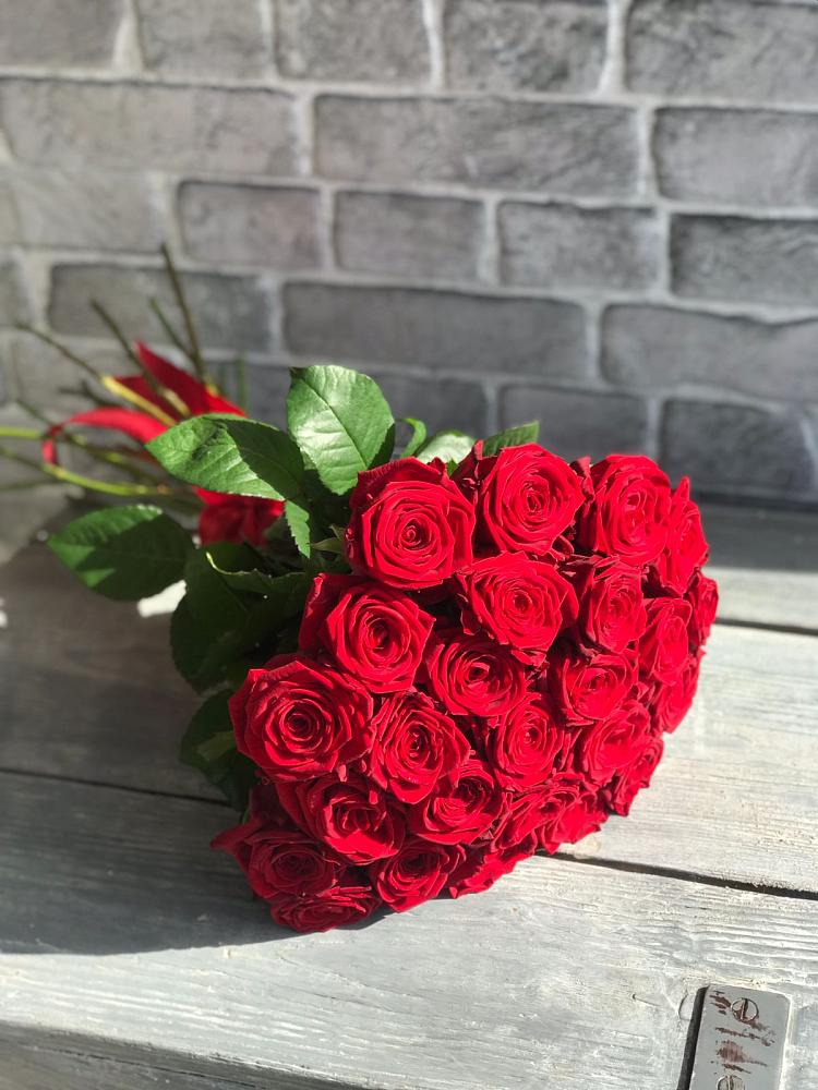 Букет Красные розы Фридом в Старогладовской