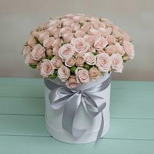 Цветочная композиция из Розы в шляпной коробке в Старогладовской