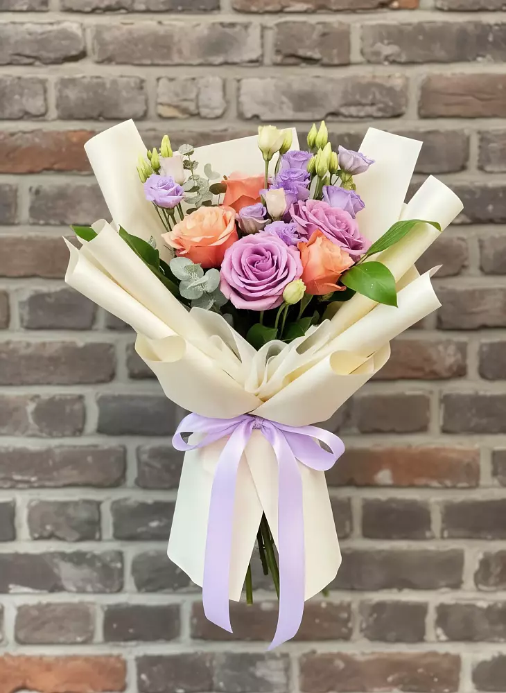 Букет цветов из: Лизиантусы и Розы в Старогладовской