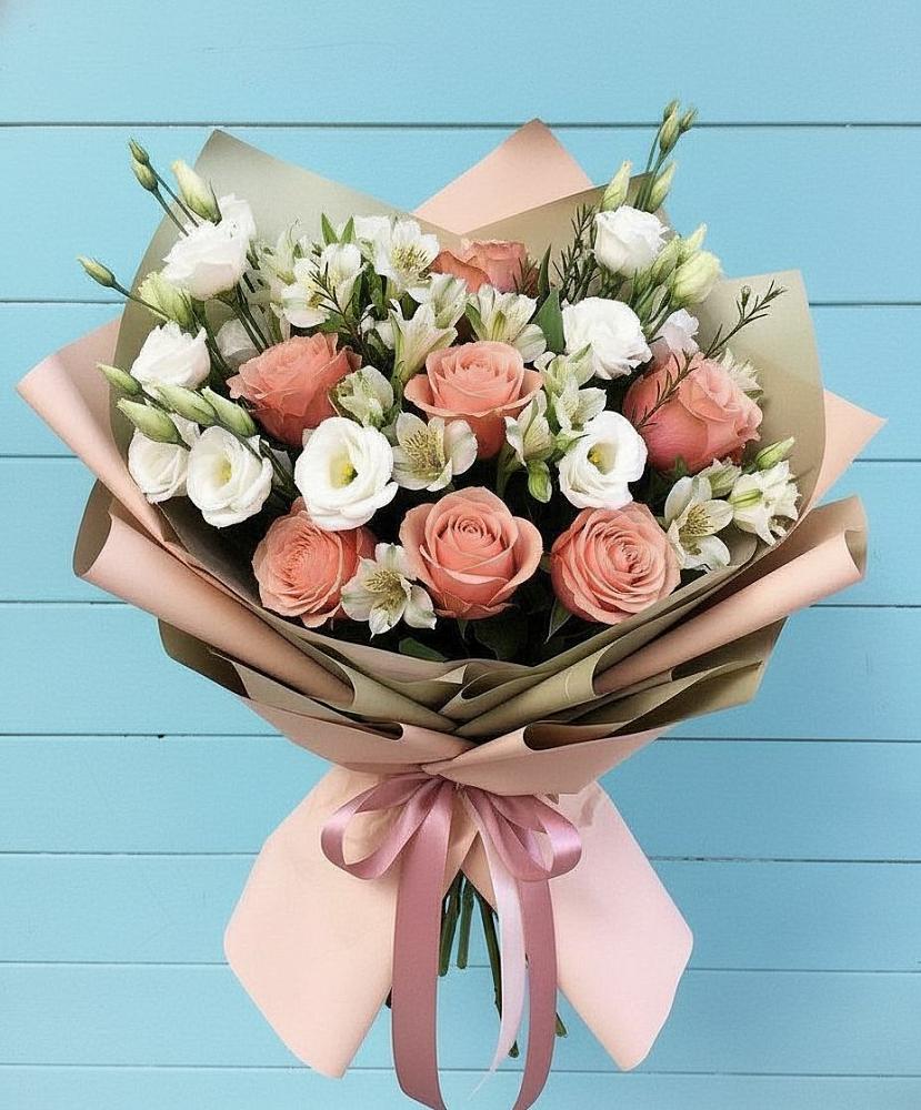 Букет цветов из: Розы, Альстромерии и Лизиантусы в Старогладовской