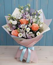 Букет цветов из:  Лизиантусы, Розы, Альстромерии и Гипсофила в Старогладовской