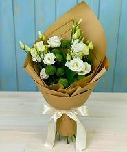 Букет цветов из:  Хризантемы и Лизиантусы в Старогладовской