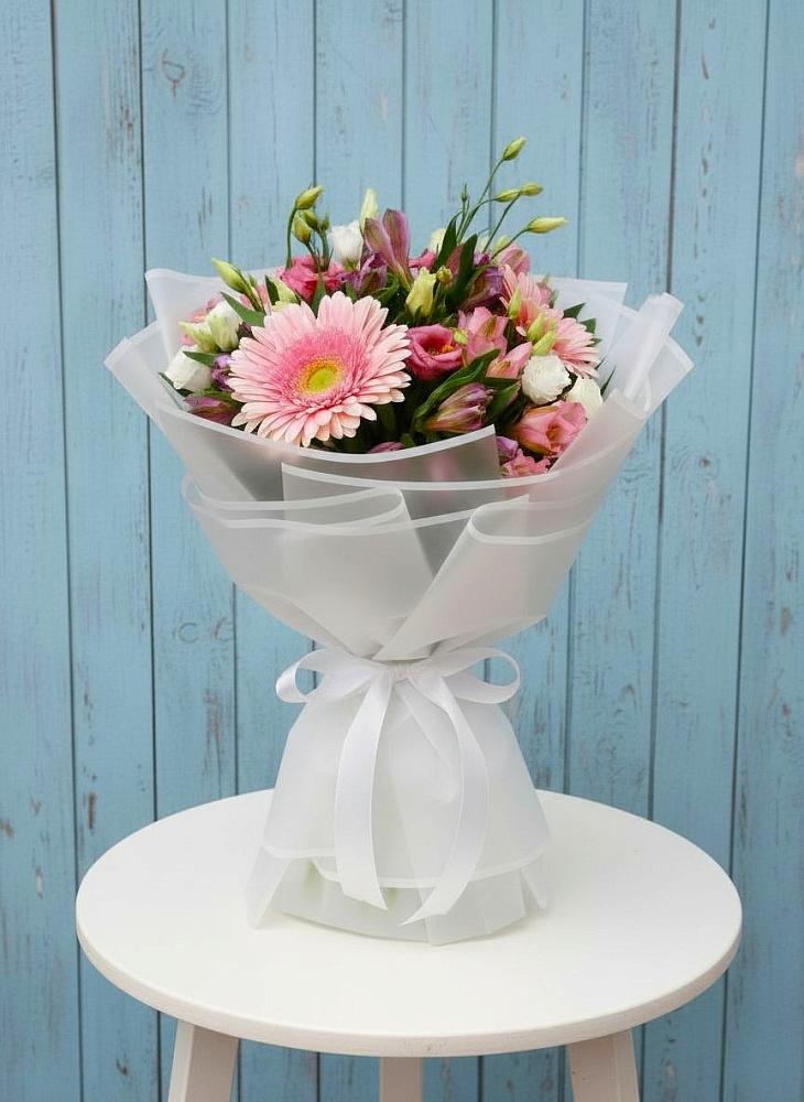 Букет цветов из: Герберы, Альстромерии и Лизиантусы в Старогладовской