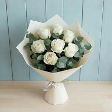 Букет Белые розы в Эвкалипте в Старогладовской