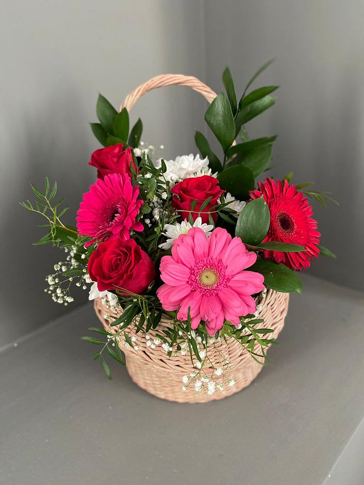 Цветочная композиция из Розы, Хризантемы и Герберы в корзине в Старогладовской