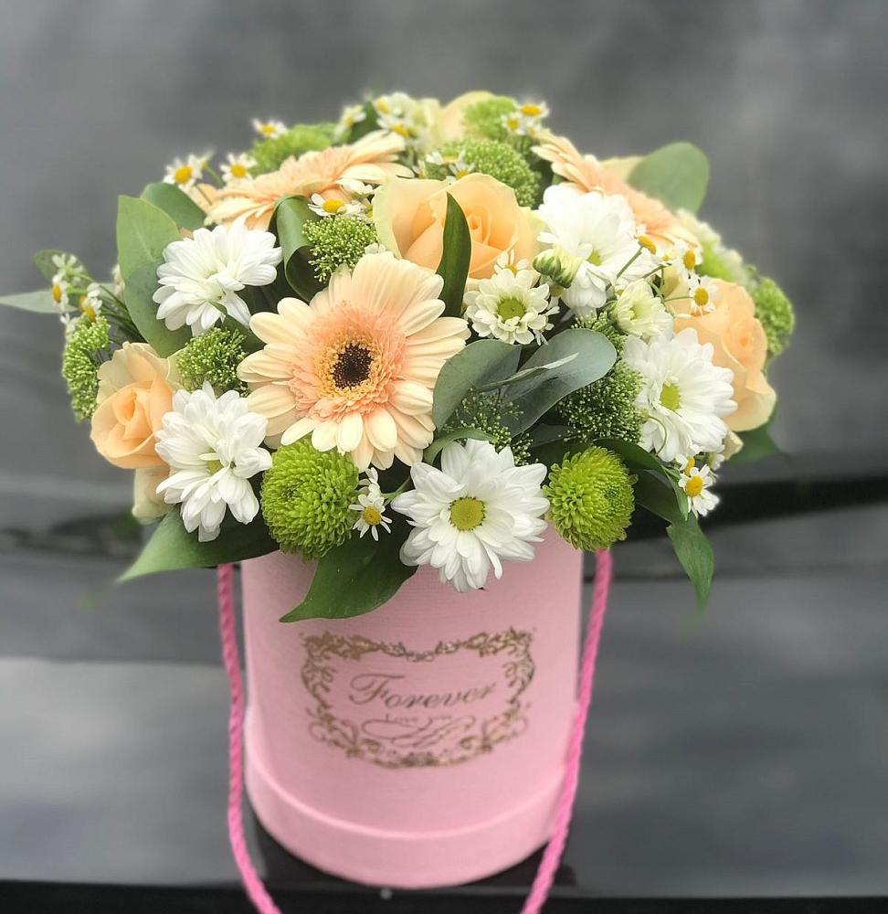 Цветочная композиция из Розы, Герберы и Хризантемы в шляпной коробке в Старогладовской