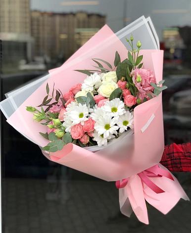 Букет цветов из: Розы, Лизиантусы и Хризантемы в Старогладовской