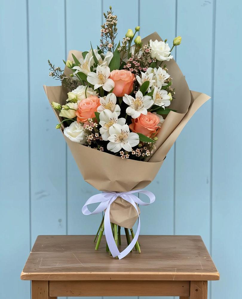 Букет цветов из: Альстромерии, Лизиантусы, Розы и Хризантемы в Старогладовской